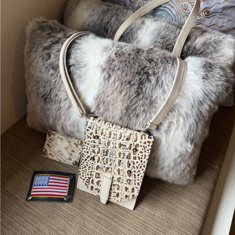 Sue Mini Crossbody w/ 2 removable patches from Pure Dixie - Picture 10 of 11